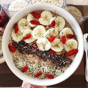 Bowl de avena + plátano verde + cacao